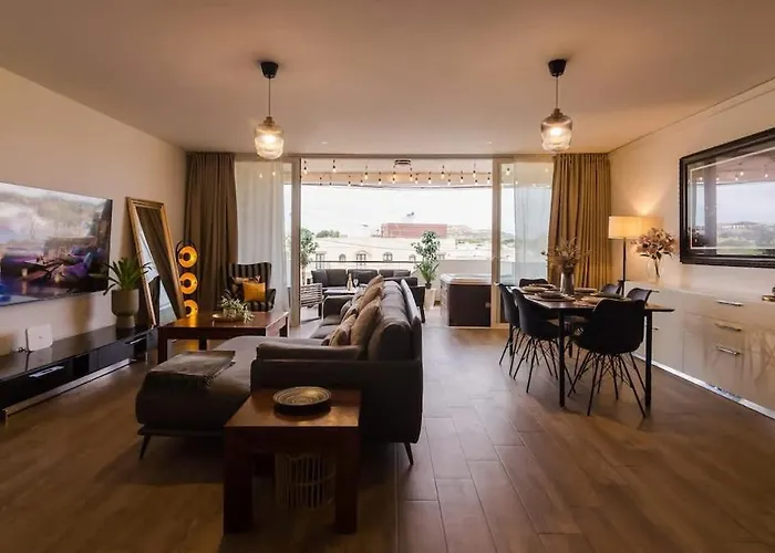 Designer With Jacuzzi Terrace *