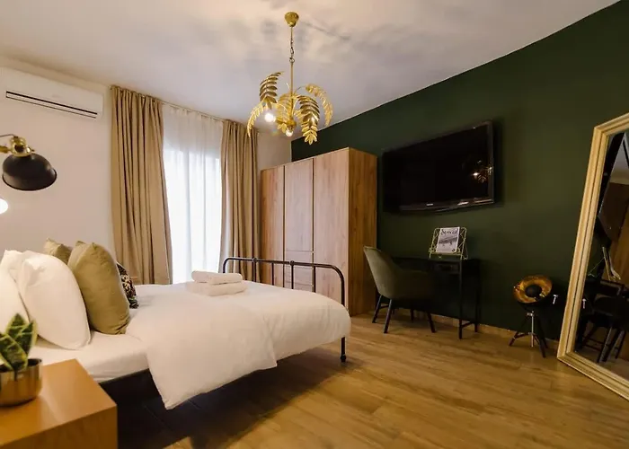 Designer With Jacuzzi Terrace *