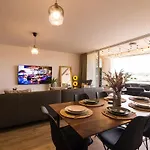 Designer With Jacuzzi Terrace Apartman