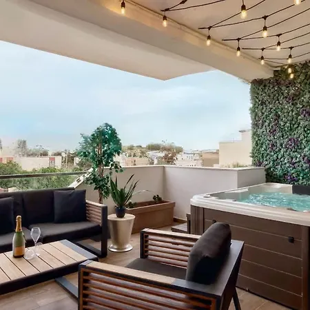 Designer With Jacuzzi Terrace Appartement