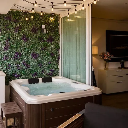 Designer With Jacuzzi Terrace Appartement Bahar ic-Caghaq