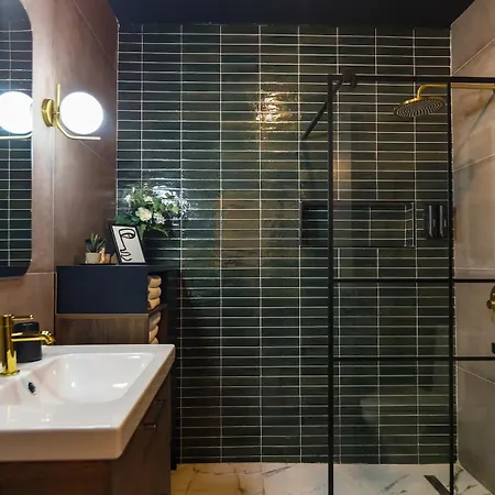 Designer With Jacuzzi Terrace