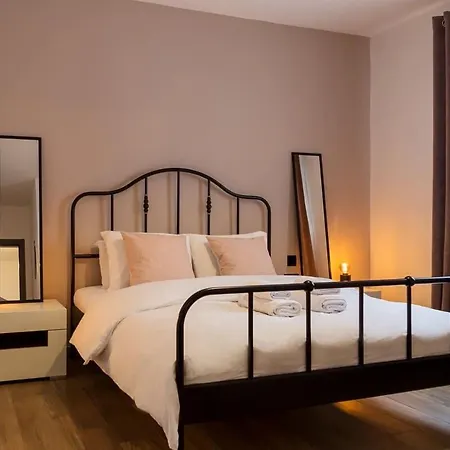 Designer With Jacuzzi Terrace Appartement