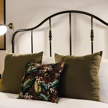 Designer With Jacuzzi Terrace *