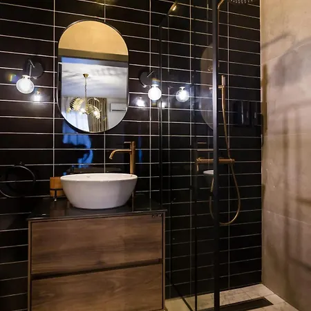 Designer With Jacuzzi Terrace