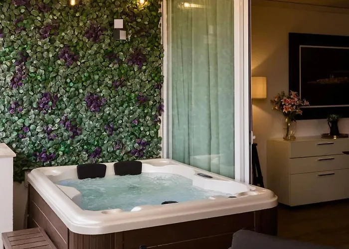 Designer With Jacuzzi Terrace Lägenhet Bahar ic-Caghaq