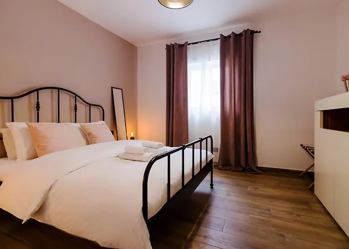 Designer With Jacuzzi Terrace * Bahar ic-Caghaq