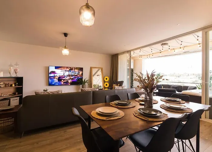 Designer With Jacuzzi Terrace Lejlighed